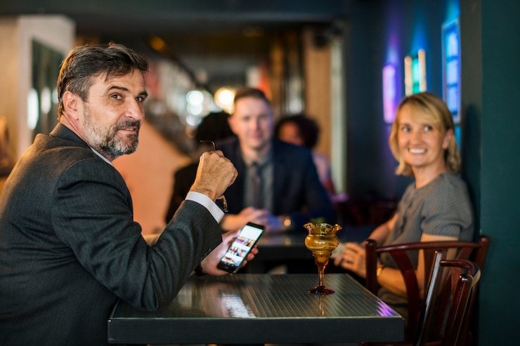 menangbet apk mobile app interface showing football betting markets and live-dealer options